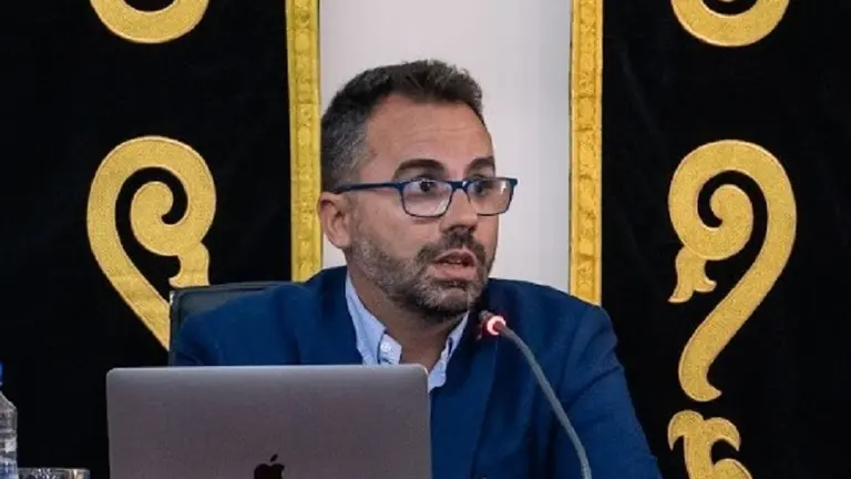 Echedey Eugenio en el salón de plenos del Ayuntamiento de Arrecife.