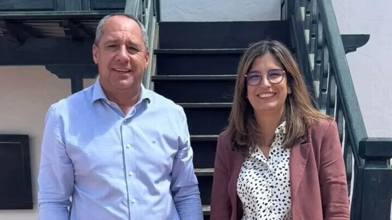 Los concejales del PP en Yaiza, Juan Monz&oacute;n y Lorena Mart&iacute;n.