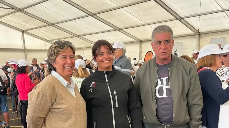 Eugenio Robayna junto a Olivia Duque y Rita Hern&aacute;ndez en una actividad realizada por el Cabildo.