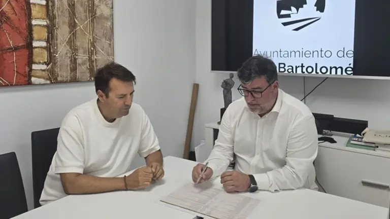 El alcalde Isidro Pérez y el concejal de Hacienda Antonio Roc&iacute;o.