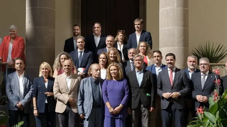 Astrid Pérez junto al resto de ponentes.