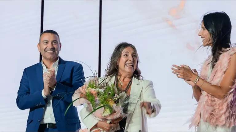 El presidente del Cabildo y la consejera de Industria arroparon a Maria Cao en el merecidísimo homenaje que le brindó el mundo de la moda en Lanzarote.