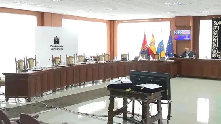 Momento en el que los integrantes de la oposición abandonaron el pleno ordinario en señal de protesta.