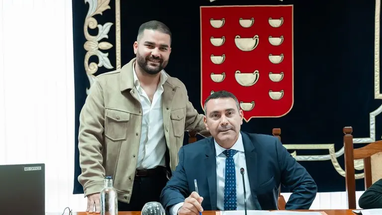 Jesús Machín y Oswaldo Betancort, satisfechos tras la aprobación.