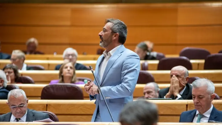 Pedro San Gin&eacute;s en el Senado.