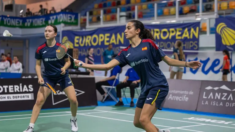 Imagen de las jóvenes y prometedoras jugadoras españolas en pleno partido.