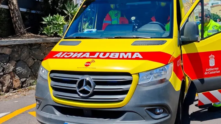 Imagen de archivo de una ambulancia del Servicio de Urgencias Canario.