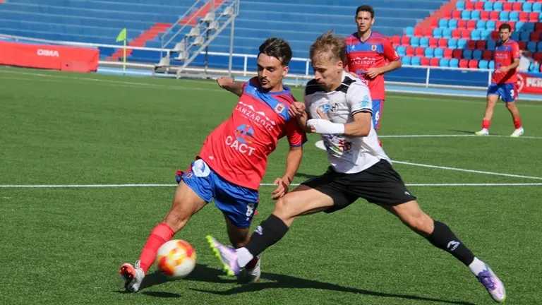 Imagen de una de las jugadas del encuentro.