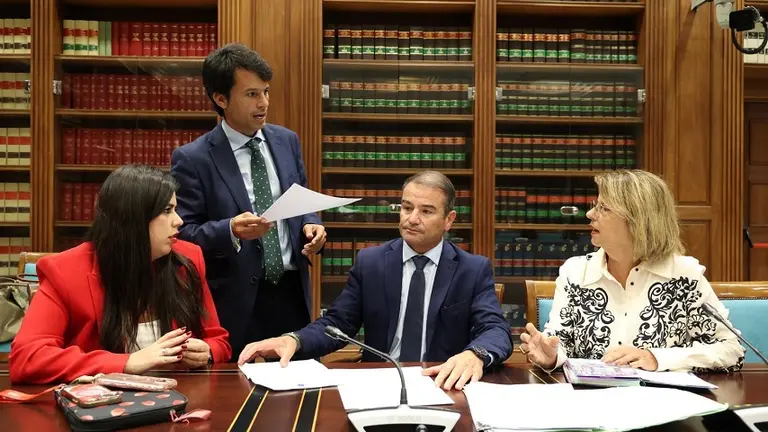 Los cuatro diputados del PSOE de Lanzarote este jueves en el Parlamento de Canarias.