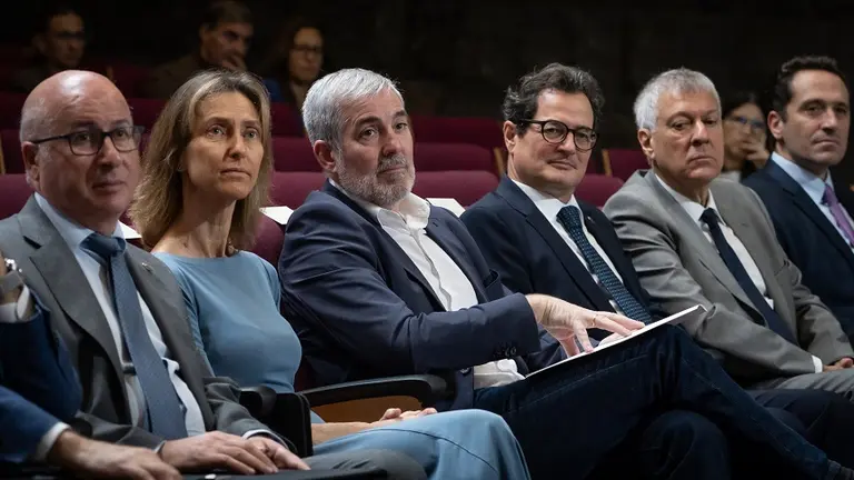 Fernando Clavijo en el centro de la imagen durante el desarrollo de las jornadas.