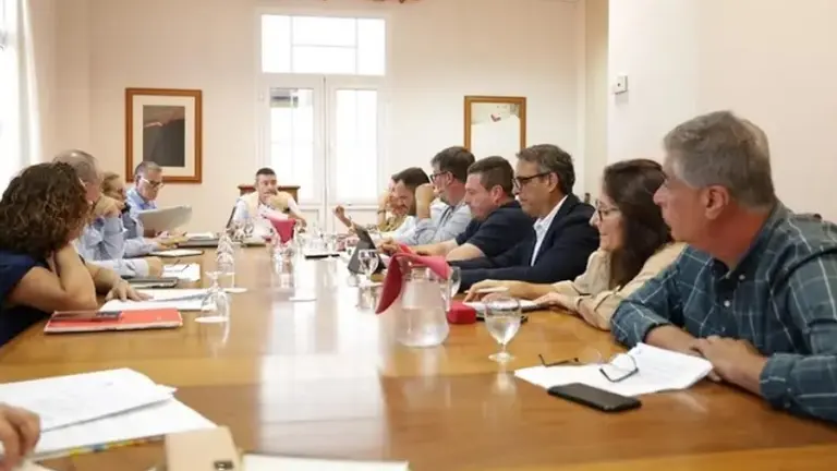Imagen de archivo de un encuentro reciente del Consorcio del Agua de Lanzarote. 