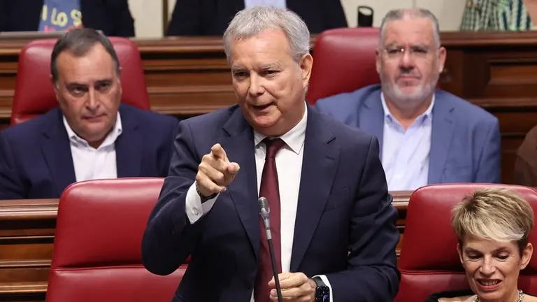 Sebasti&aacute;n Franquis en el Parlamento de Canarias.