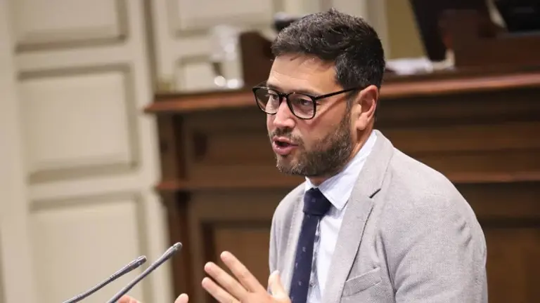 Jacob Quadri en el Parlamento auton&oacute;mico.