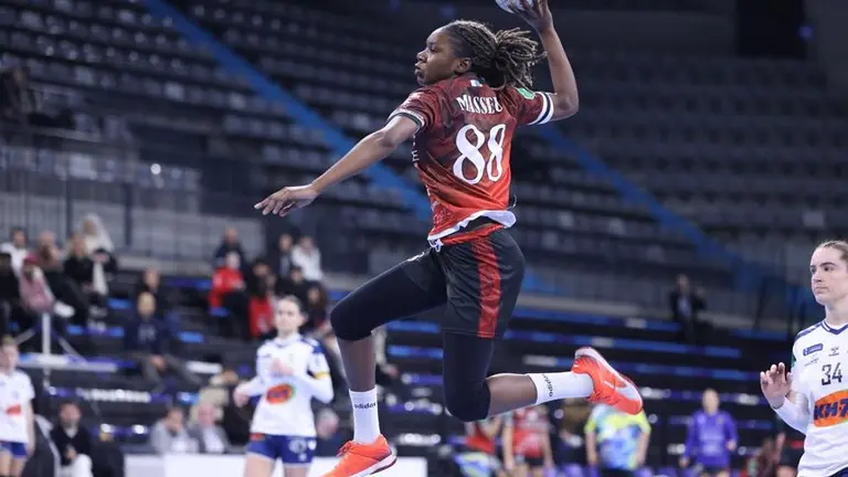 Imagen de una de las jugadas del encuentro