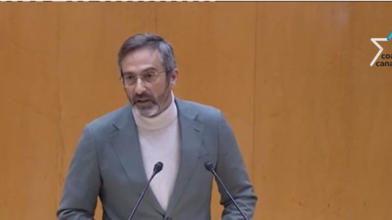 Pedro San Gin&eacute;s en el senado.