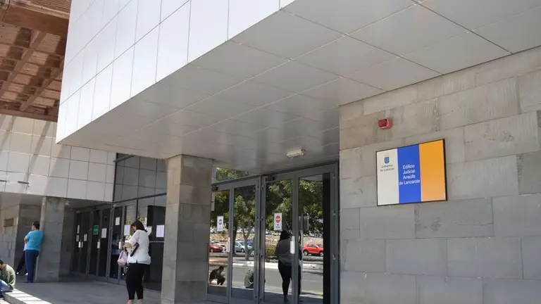 Imagen de la entrada a los juzgados de Arrecife