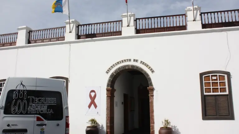 Imagen de la fachada del Ayuntamiento de Teguise. 
