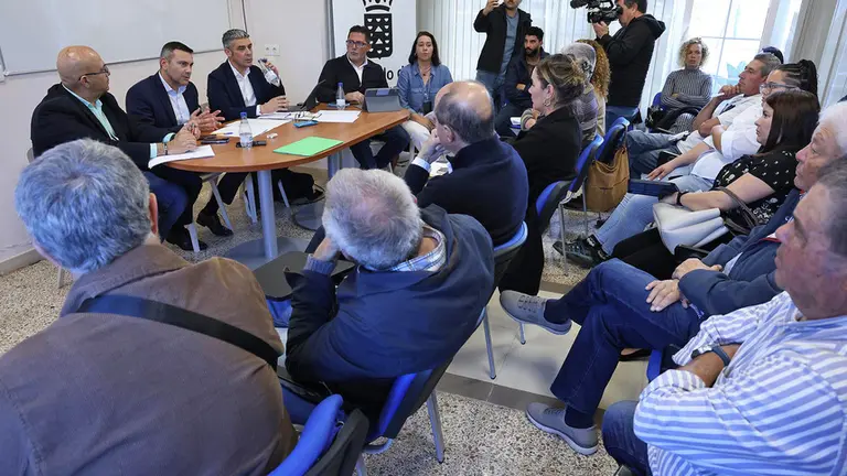 Oswaldo Betancort y Narvay Quintero  con el sector agrario y pesquero de Lanzarote.