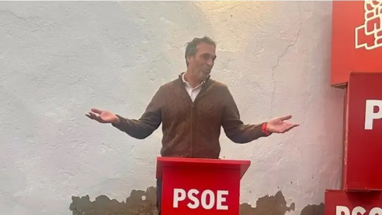Alfredo Villalba en un acto de su Comit&eacute; Local en Har&iacute;a. 