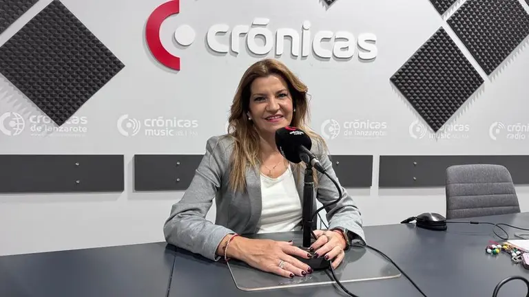 Mar&iacute;a Tovar en Cr&oacute;nicas Radio.