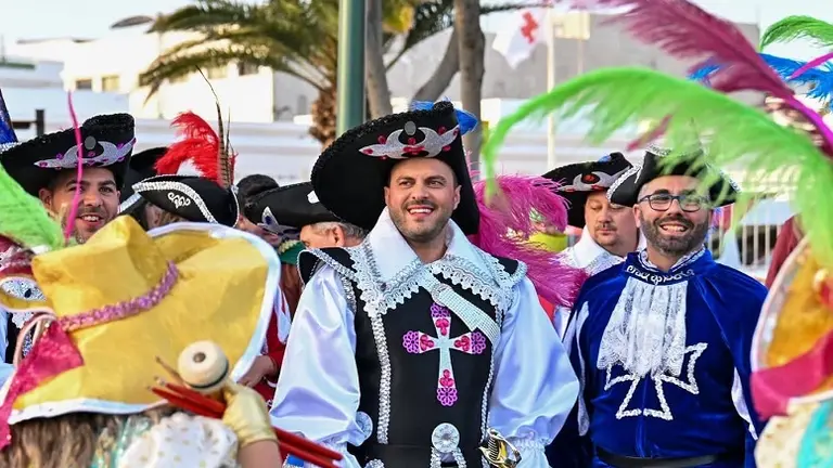 Imagen que utiliza el PSOE del alcalde y del primer teniente de alcalde de Arrecife para ilustrar su denuncia.