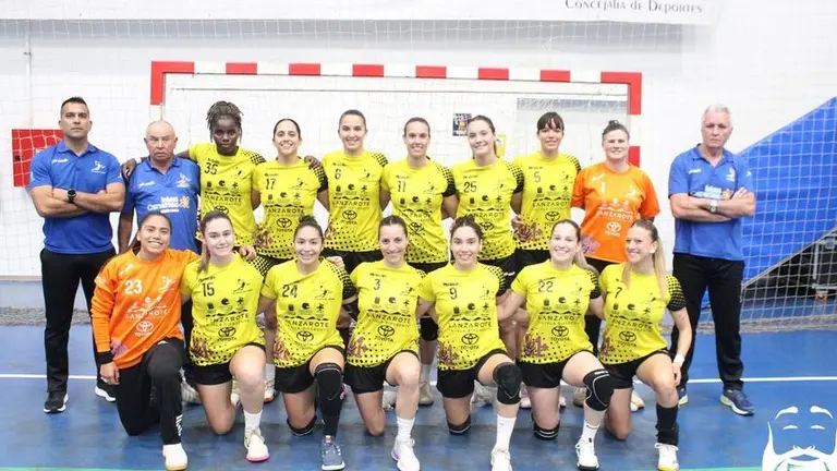Las jugadoras del Puerto del Carmen antes de inciarse el encuentro