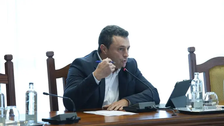 &Oacute;scar Noda durante un pleno del Cabildo