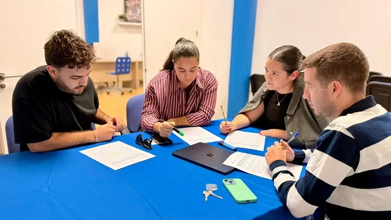 Reuni&oacute;n de trabajo de NNGG Lanzarote que preside Ana Hern&aacute;ndez.