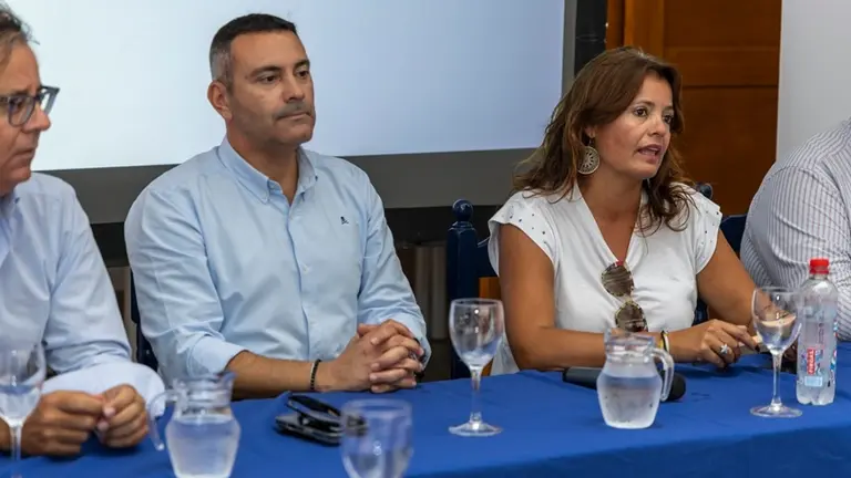 Olivia Duque junto a Oswaldo Betancort.