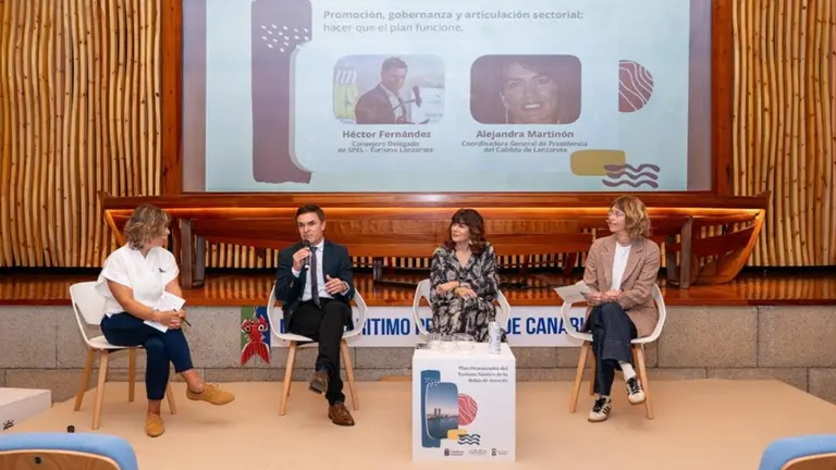 H&eacute;ctor Fern&aacute;ndez explicando este viernes el proyecto.