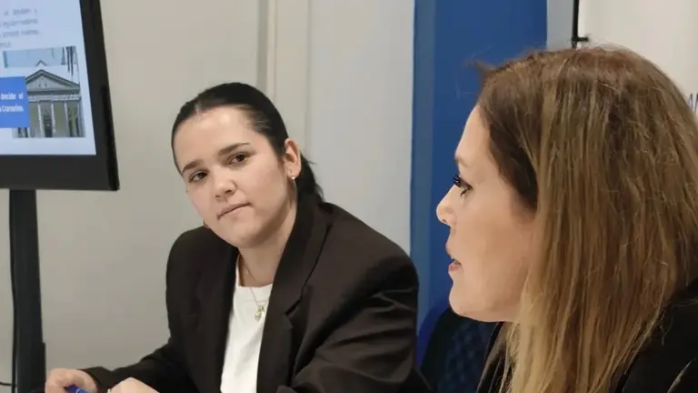 Ana Hern&aacute;ndez junto a Astrid P&eacute;rez.