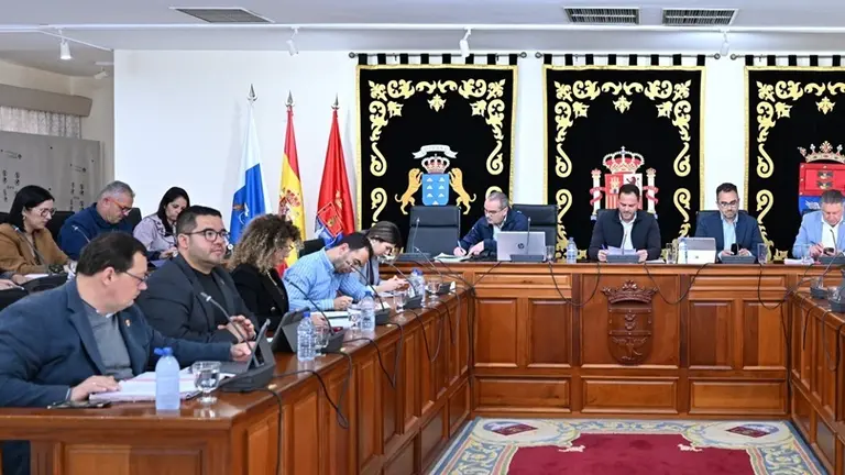 Pleno del pasado lunes donde fue aprobada esta medida que posibilite que habilitados nacionales opten a cubrir las plazas vacantes en el Ayuntamiento de Arrecife 