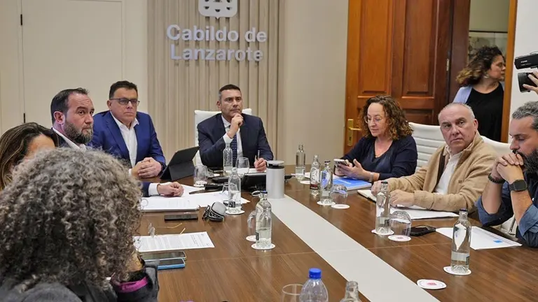 Reuni&oacute;n de Oswaldo Betancort con el consejero de Pol&iacute;tica Territorial y Aguas del Gobierrno de Canarias.