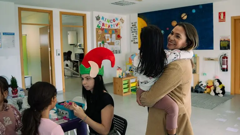 La concejala de Bienestar Social de Arrecife en el centro de menores