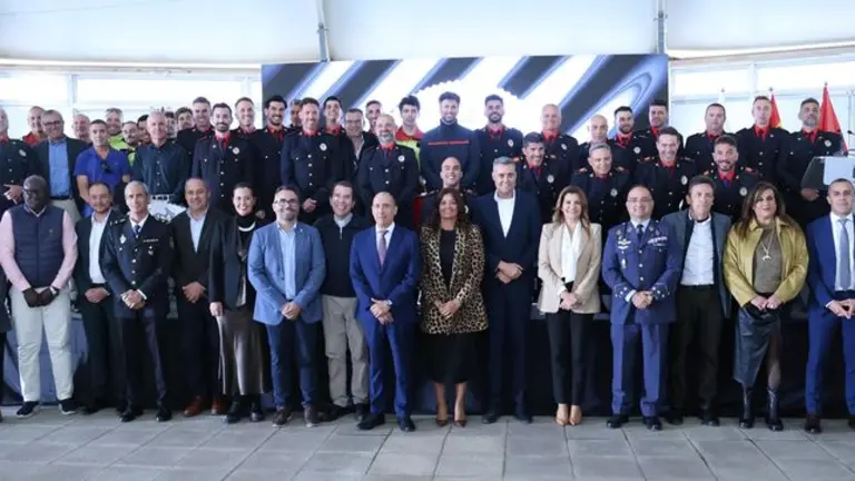 Foto de familia del acto solemne