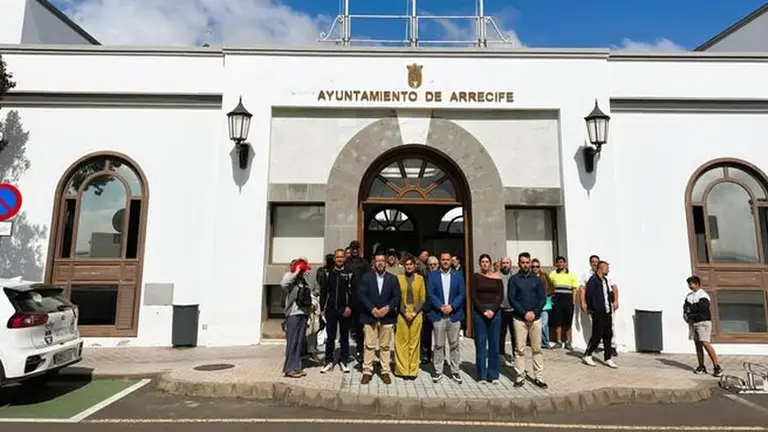 Momento en el que los integrantes de la Corporaci&oacute;n rindieron un sentido homenaje a las v&iacute;ctimas