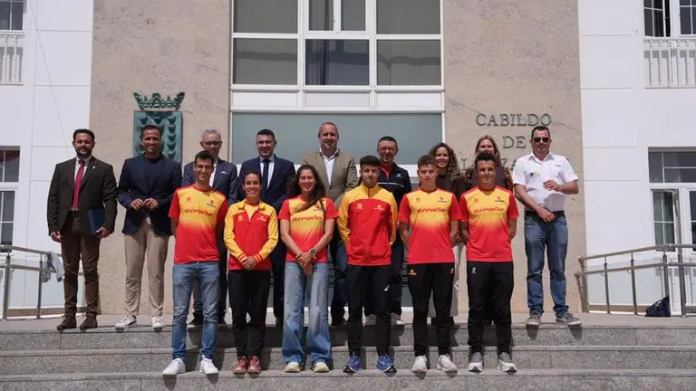 Foto de los participantes en el Cabildo de Lanzarote.