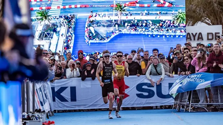 Imagen de la llegada a la meta en un enfrentamiento tremendo entre el atleta alem&aacute;n y el espa&ntilde;ol