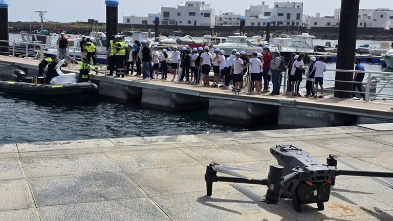 Dron empleado por Puertos Canarios en el muelle de &Oacute;rzola.