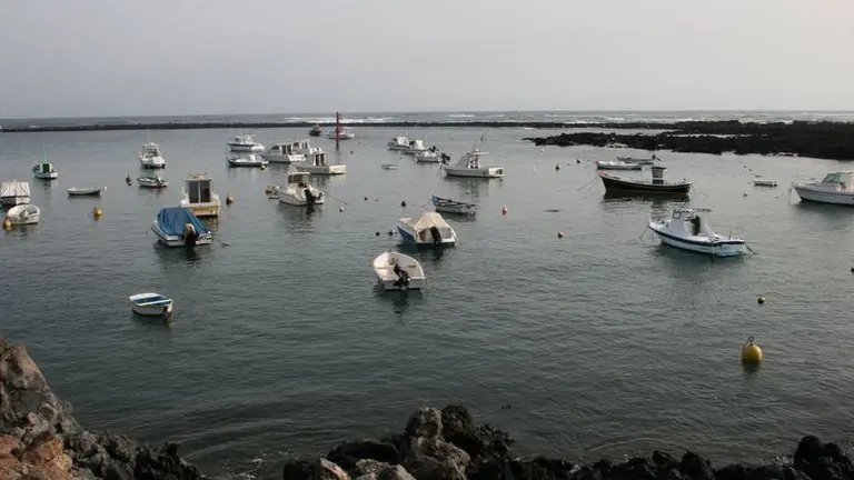 Imagen de la parte pesquera del puerto de &Oacute;rzola.