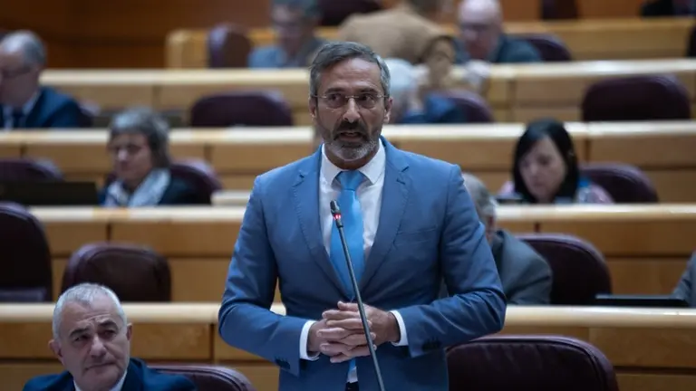 Pedro San Gin&eacute;s en el Senado.