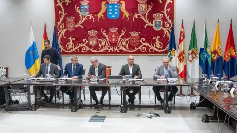 Imagen del encuentro del Gobierno con los portavoces parlamentarios.