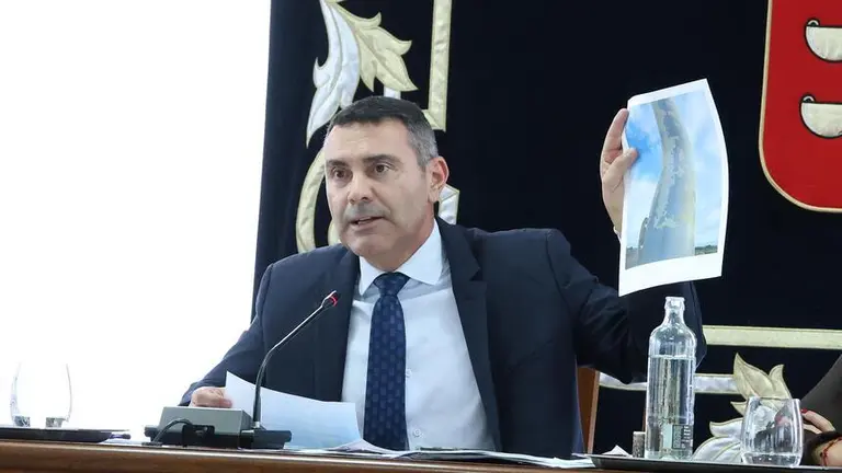 Oswaldo Betancort en el Pleno del Cabildo.