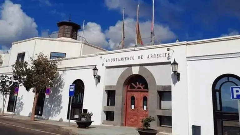 Imagen de la fachada del Ayuntamiento de Arrecife.