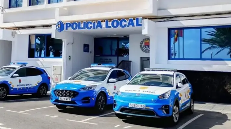 Entrada a la sede de la Polic&iacute;a Local de Arrecife.