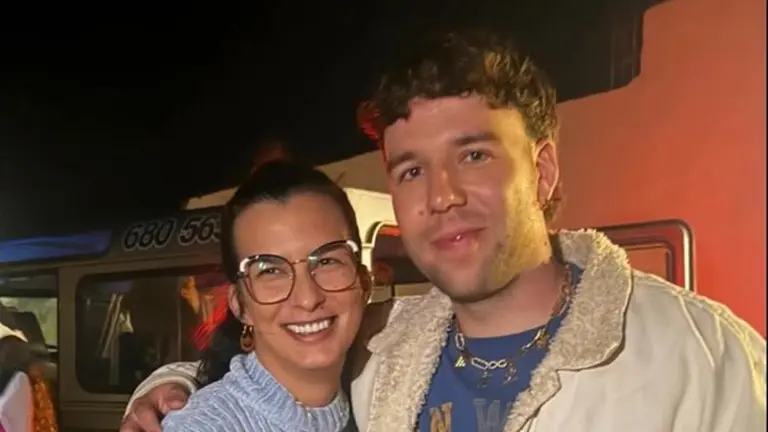 Quevedo junto a la ex concejal del Ayuntamiento de Teguise y residente en La Graciosa, Nieves Arrocha.