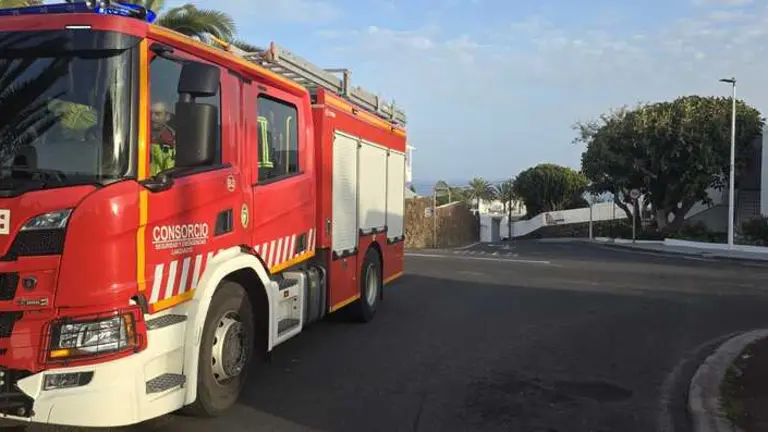 Cami&oacute;n de los bomberos en la zona.