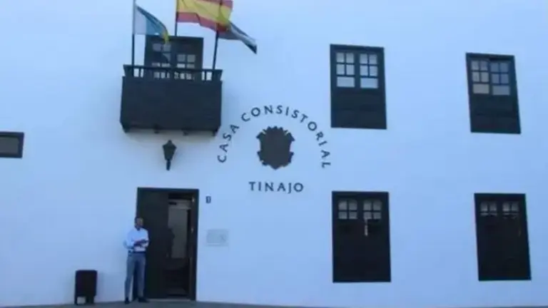 Imagen de la fachada del Ayuntamiento de Tinajo. 