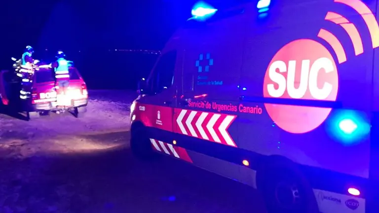 Rescate del parapentista en Teguise.