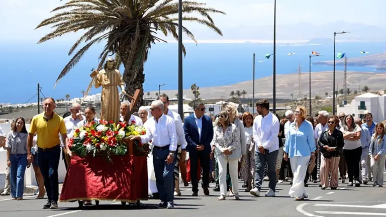 Procesi&oacute;n por las fiestad de La Asomada.